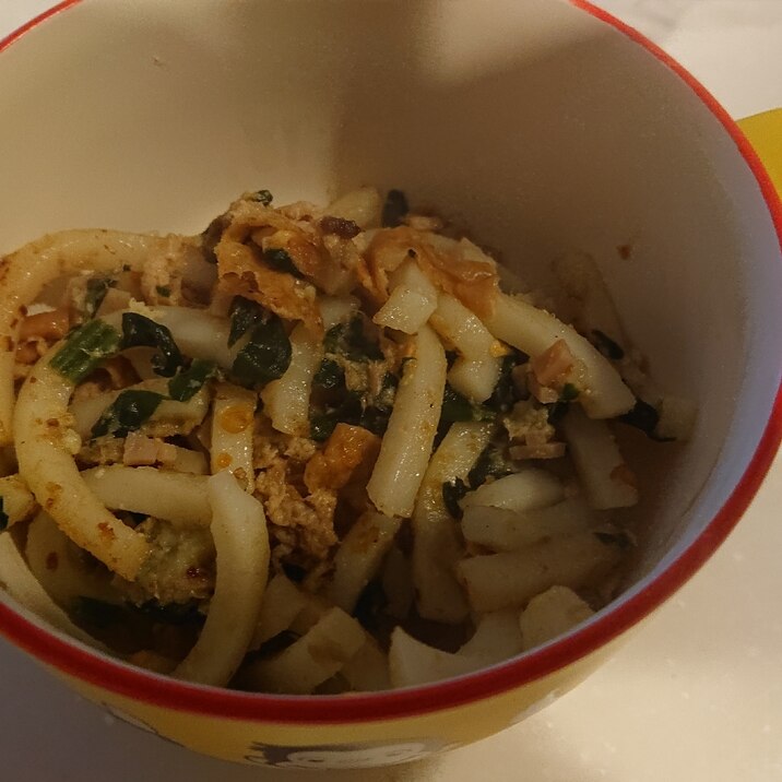 油とほうれん草ツナの焼きうどん